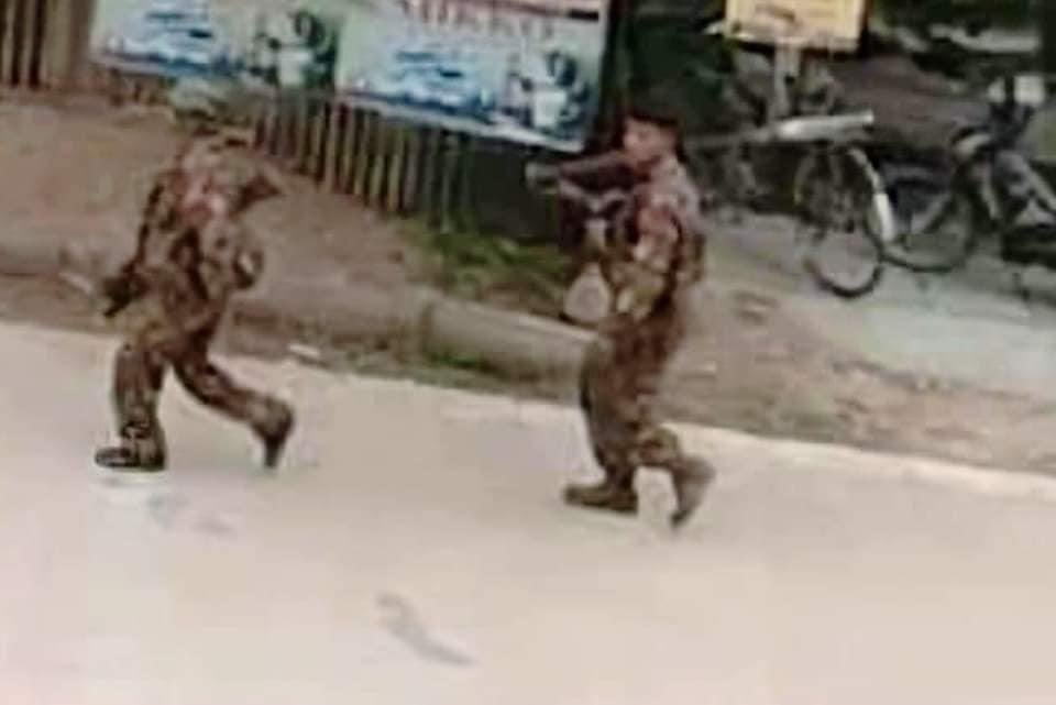 Residents in Bago had to flee away from their houses as military terrorists attack with heavy weapons since early morning. 
More than 40 ppl were killed and even dead bodies couldn't be collected because of nonstop shooting !!!!!

#WhatsHappeningInMyanmar
#Apr9Coup