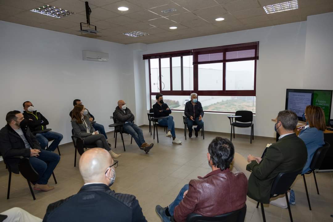 👠El sector del #calzado es estratégico en #RegiondeMurcia y #Caravaca

Pedimos al Gobierno de #España que lo incluya en el fondo de ayudas directas por la pandemia.

<a href="/borrego_corte/">Isabel Borrego Cortés</a> y <a href="/JoseFcoViejo/">Jose Francisco</a> han mantenido una reunión con <a href="/calzia_es/">calzia_es</a> para garantizar que lucharán por ello.