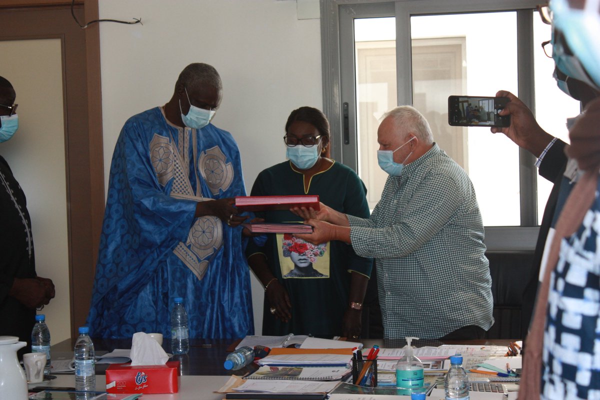 asergmv's tweet image. Signature de convention de partenariat entre l'Agence sénégalaise de la Reforestation et de la Grande Muraille verte et Globe Internationale à travers le Réseau des Parlementaires pour la Protection de l'Environnement au Sénégal (REPES). #pse_vert #senegalvert #kebetu #GMV