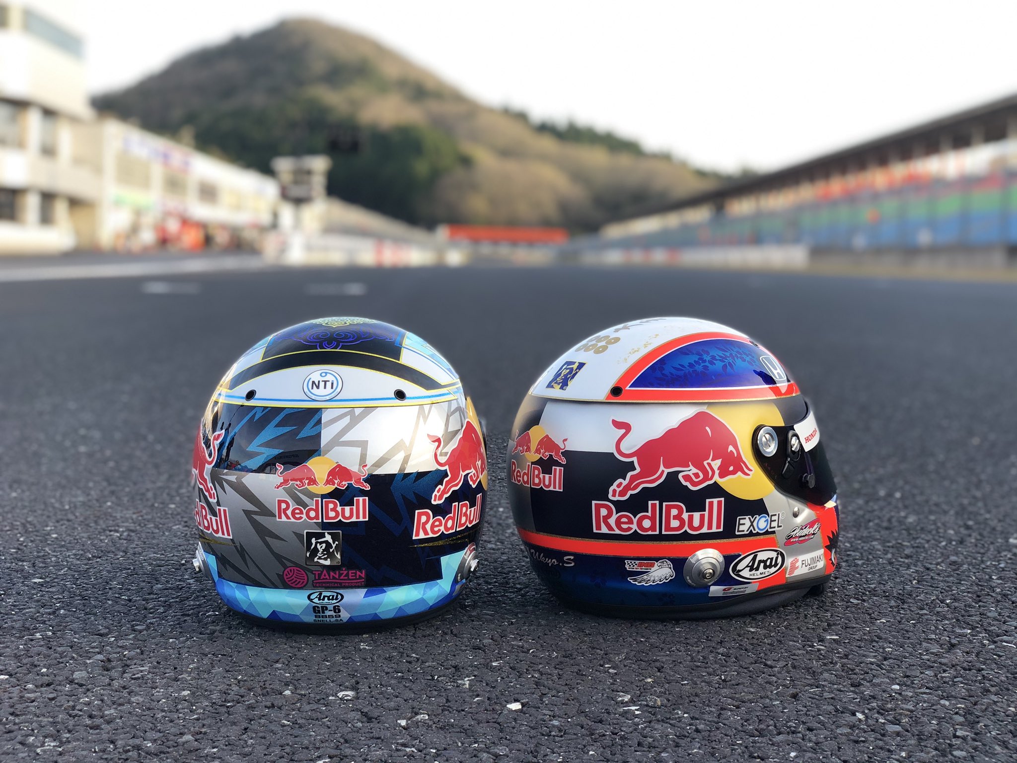 Toshiki Oyu 大湯都史樹 Team Redbull Mugen 21ver ヘルメットに出会う瞬間がたまらなく好きです Gt用も最高 記念にパシャリ 明日からのレースもチーム一丸となって頑張ります Araihelmat Hidecks Teamredbullmugen Redbull Supergt