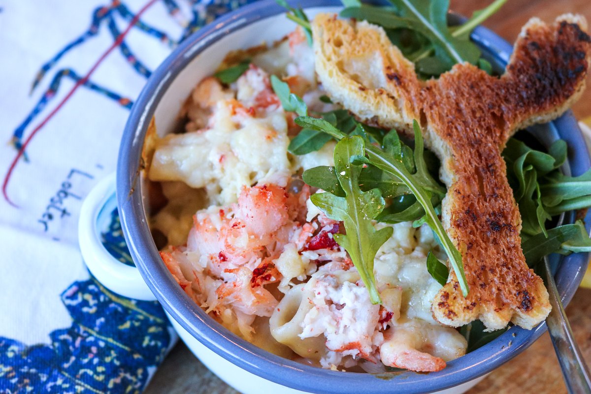 We've worked with @thecooksplacemalton to create this stunning Lobster Mac'n'Cheese using all Yorkshire ingredients, we're obsessed. Who'd like a bite of this? 🧀🦞🤤 #LobsterMacandcheese #yorkshirecheddar