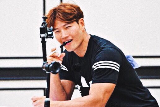 jihyoojins's tweet image. — movie star ⭐️ 

[a #spartace au]

actress sooyeon starring on a movie directed by kim jongkook; their paths will cross once again, will they have a happy ending?