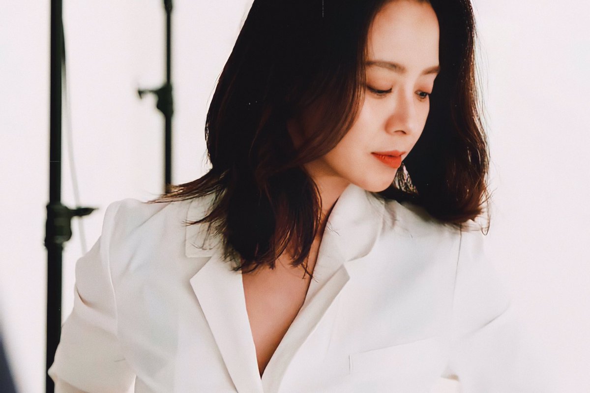 jihyoojins's tweet image. — movie star ⭐️ 

[a #spartace au]

actress sooyeon starring on a movie directed by kim jongkook; their paths will cross once again, will they have a happy ending?