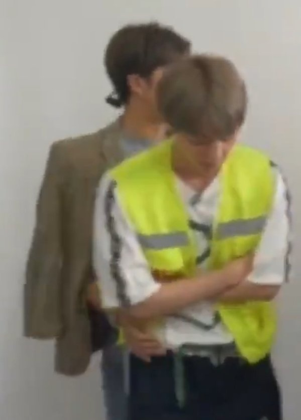 Namjoon& #39;s hand on seokjin& #39;s waist a MF thread:  #namjin