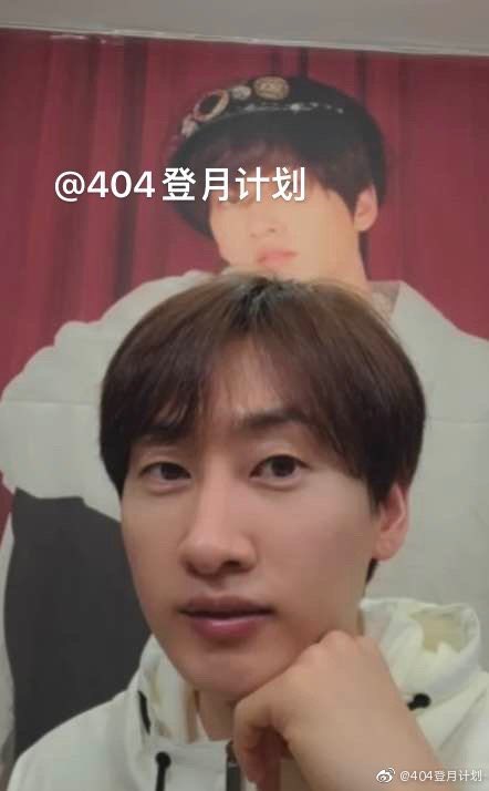 210409 Owhat Video Call Event  #Eunhyuk  #은혁 • OP told Hyuk she spent 500K KRW to meet him and he said really? OP said it’s true he’s so expensive so Hyuk bursted out laughing and said, “Me? Don’t think so.” Then OP said he is so he laughed and thanked her (cont)