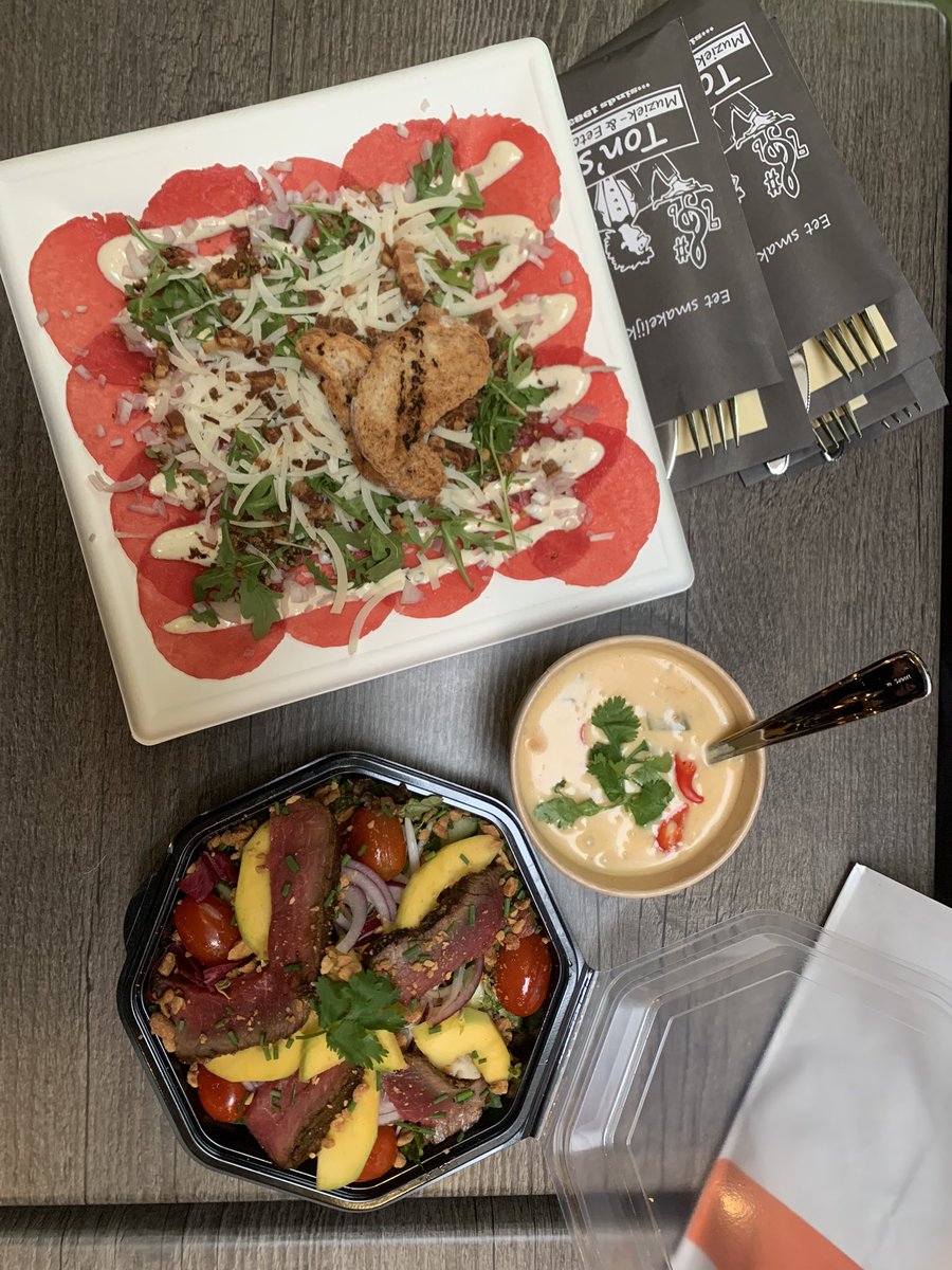 tonsmuziekcafe's tweet photo. Het is alweer weekend🥳 geenzin om te koken?!😜
Bestel dan vanavond bij ons!! Vanaf 16:00 kunt u bestellen via onze site https://t.co/uJvBeKqeRH😃 of via ons nummer 0703903508 

Fijn weekend allemaal😘 https://t.co/tdcH0q7NUP