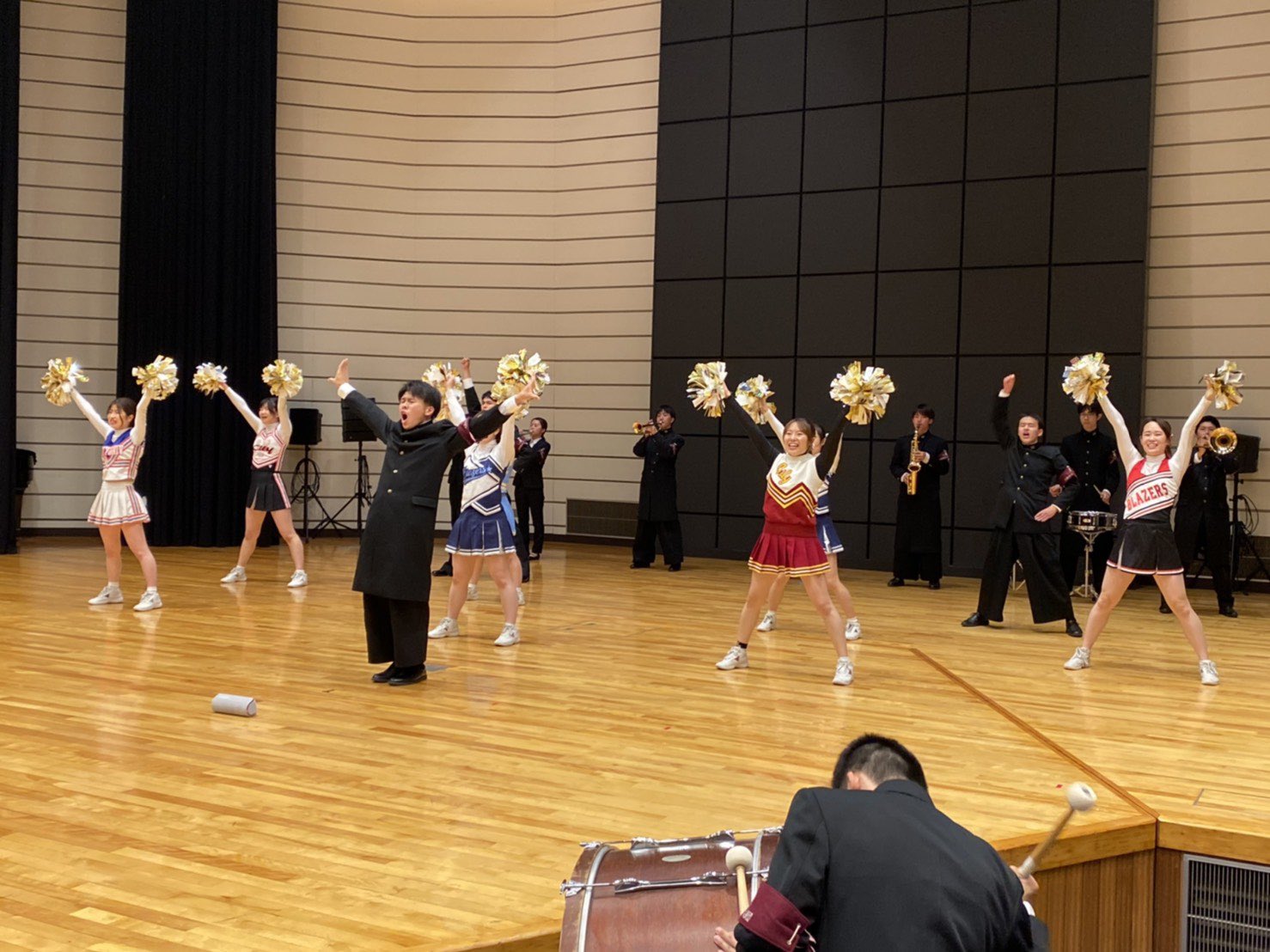 全国大学応援団 こんばんは 大阪市立大学応援団です 全国の新入生の皆さん ご入学おめでとうございます これから始まる大学生活が楽しく充実したものになるよう 皆さんにエールを送っています 今できる応援を 入学おめでとう 春から市大