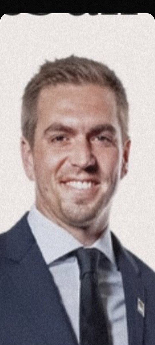 Kalmyck's tweet photo. Das letzte was du siehst, bevor der McKinsey Nachhaltigkeitsberater in seinen Porsche-SUV steigt https://t.co/DN5gc41wxr
