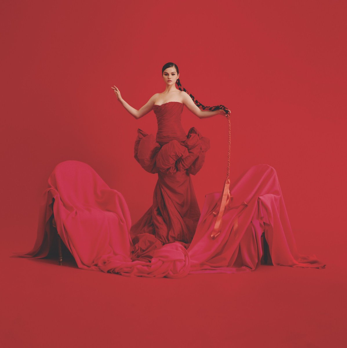 sgbrasil's tweet photo. A definição de amizade do pop! 

Taylor Swift e Selena Gomez, respectivamente, possuem os projetos femininos com MAIOR número de #1s no iTunes ao redor do mundo em 2021. 

É o SEGUNDO ANO CONSECUTIVO em que elas conquistam tal feito.

São elas! ❤️💛 https://t.co/GqxU8D6NVI