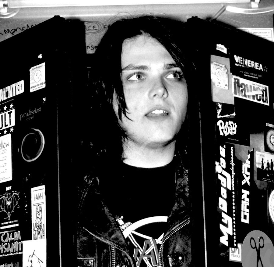 Happy 44th birthday to gerard way 