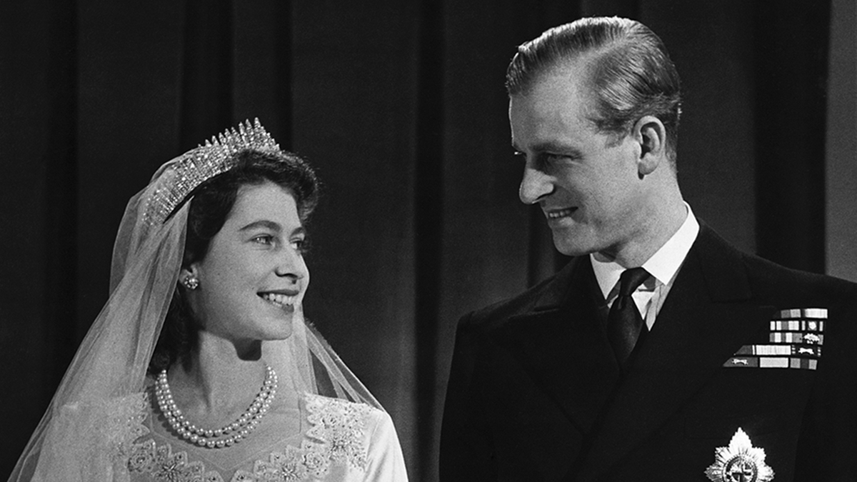 rainhasnatv's tweet photo. O Palácio de Buckingham anuncia a morte do Duque de Edimburgo, príncipe Philip, aos 99 anos. Ele e a Rainha Elizabeth II foram casados por 73 anos. https://t.co/oRohBY1U3a