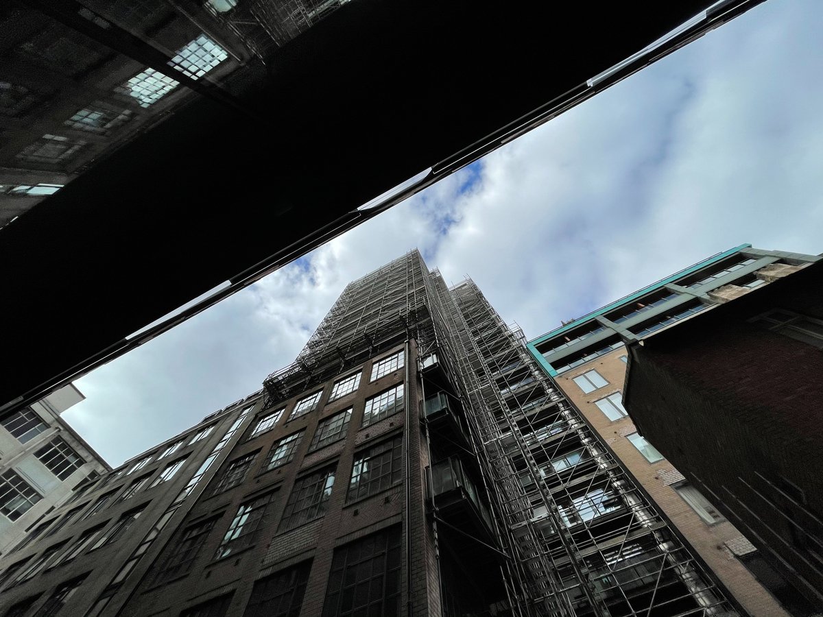 connolly_scaff's tweet image. Further updates from The Lighthouse located in Manchester&apos;s Northern Quarter this Friday morning

We are providing safe access to facilitate the cladding refurbishment on both the apartahotel and apartments

#cladding #acmcladding #scaffolding #construction #claddingrefurbishment