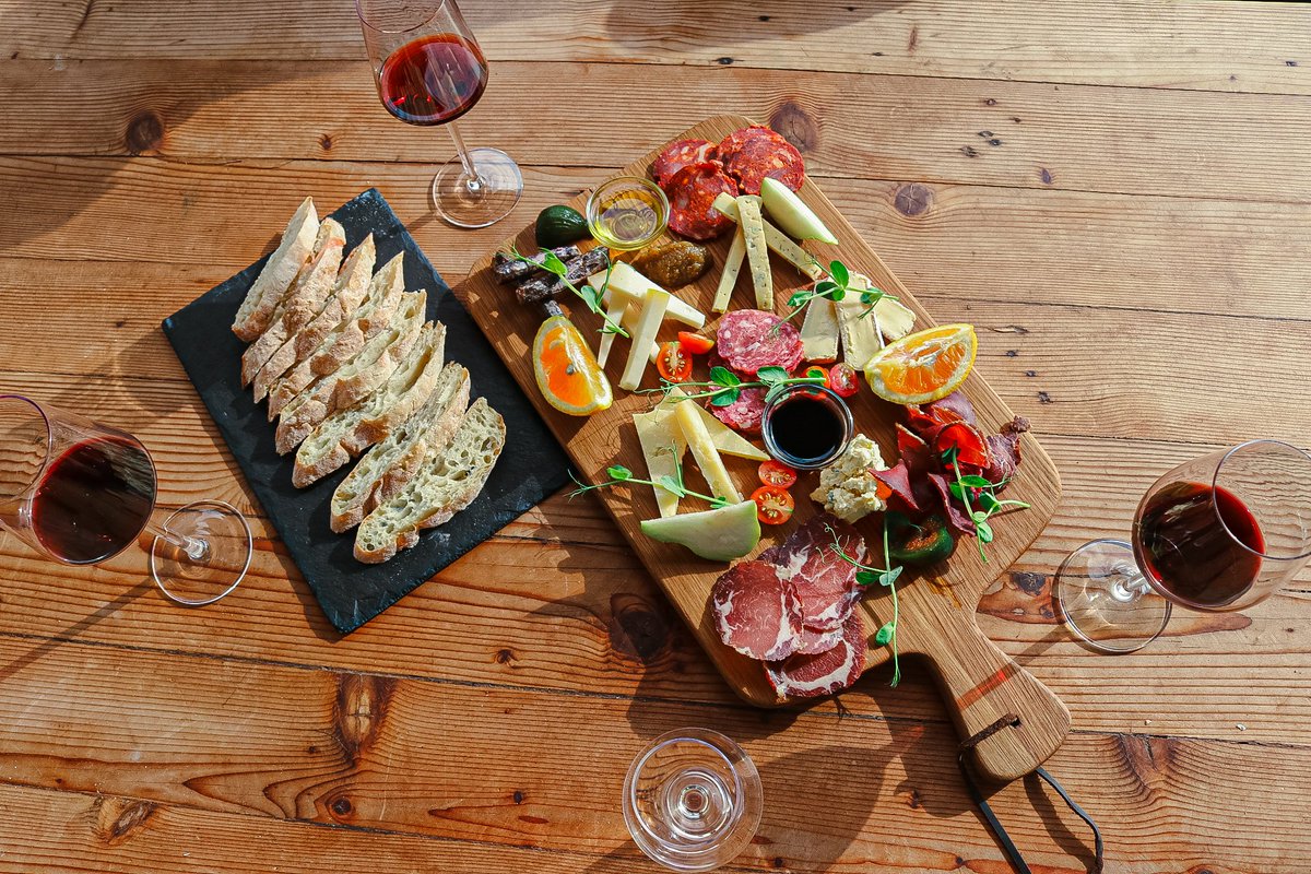 BenguelaCove's tweet photo. Whilst the sun is still out,
enjoy one of our mouth-watering platters outside
on our lawn with magnificent lagoon views or inside next
to our cosy fireplace. #Foodie #Platters #BenguelaCoveLagoonWineEstate #BenguelaCoveWines #Hermanus #WalkerBay https://t.co/jYwasnTZT5