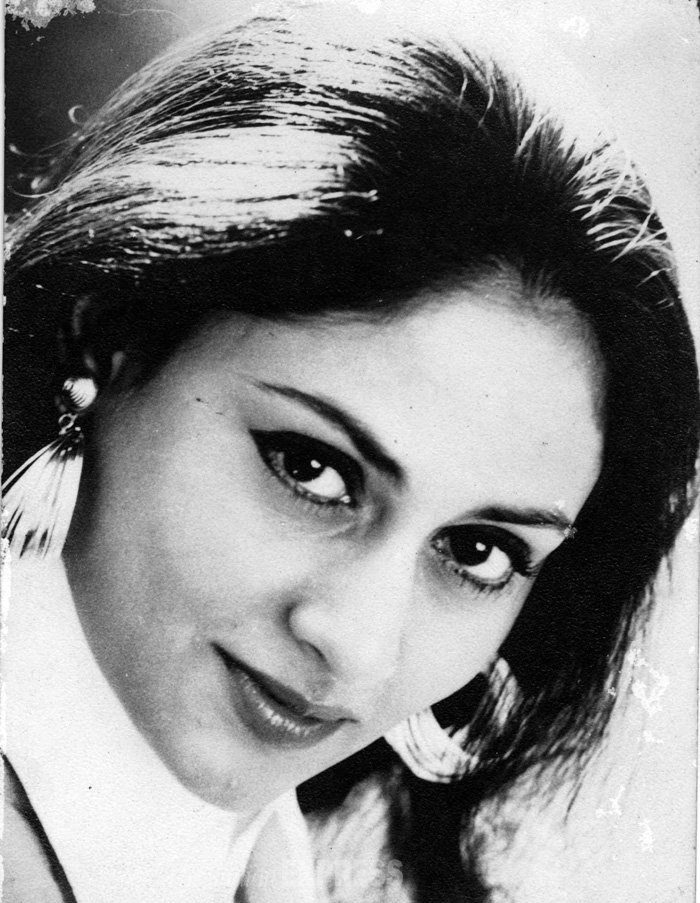 Happy Birthday to one of my fav Hindi actresses, Jaya Bachchan!

Happy 73   !!! 