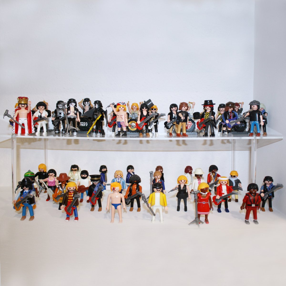 Cumplimos 10 años. 
10 años con altibajos, con momentos geniales, con grandes colaboraciones y con algunos bajones, porque igual que de la petanca no se puede vivir, de coleccionar clicks tampoco. Tendremos que volver a estudiar...