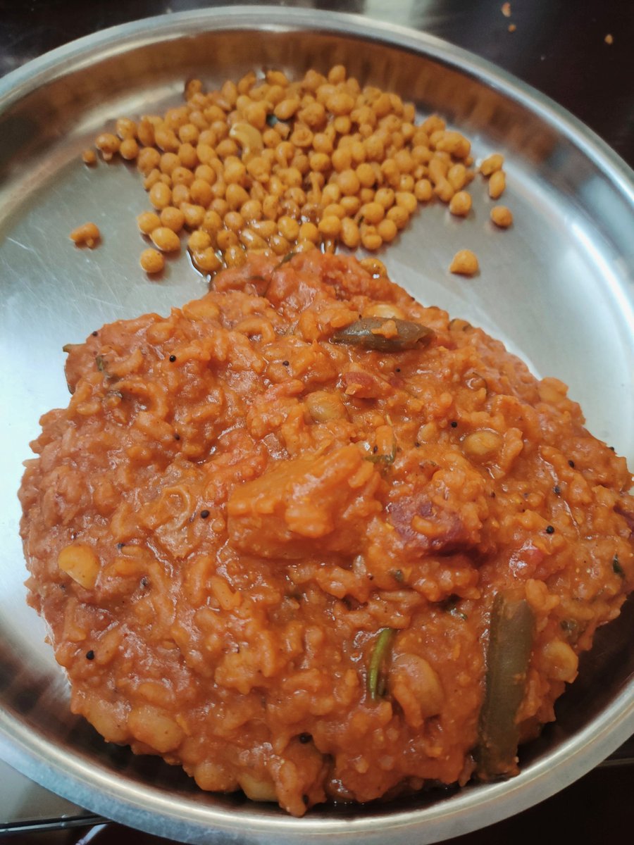 Yess....Bisi bele bhath is ready😃
#Lunch #Seemaskitchen #vegrecipes