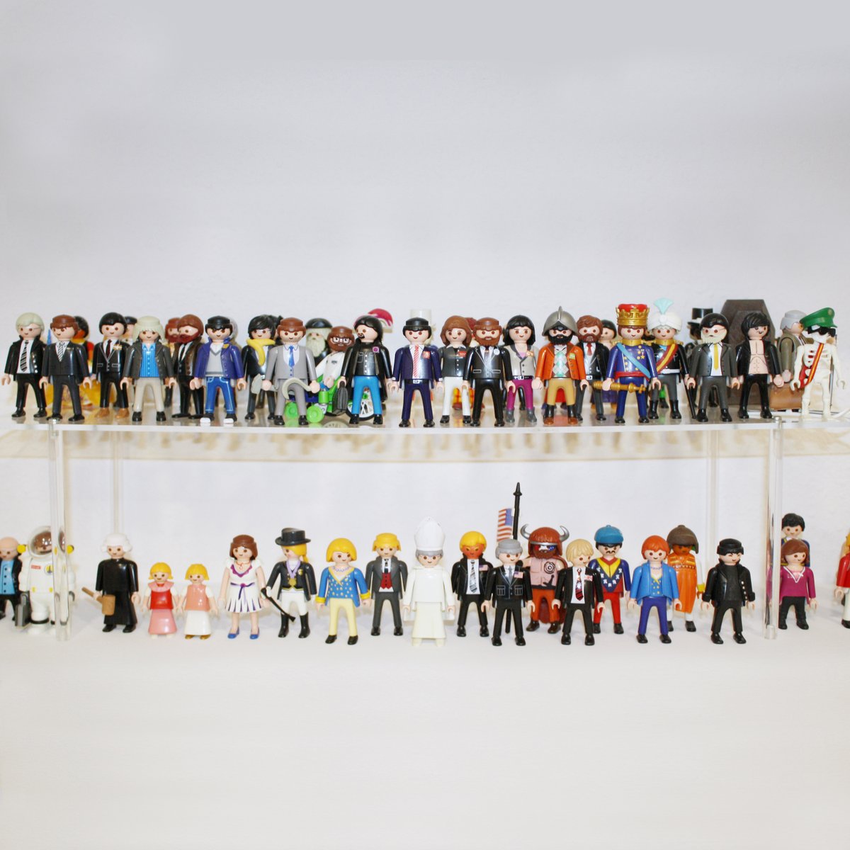 Cumplimos 10 años.
10 años haciendo homenajes, hablando de actualidad, música, cine, televisión, y riéndonos de la política, ahora que parece que si no estás enfadado no puedes hablar del tema...
Y seguimos!!