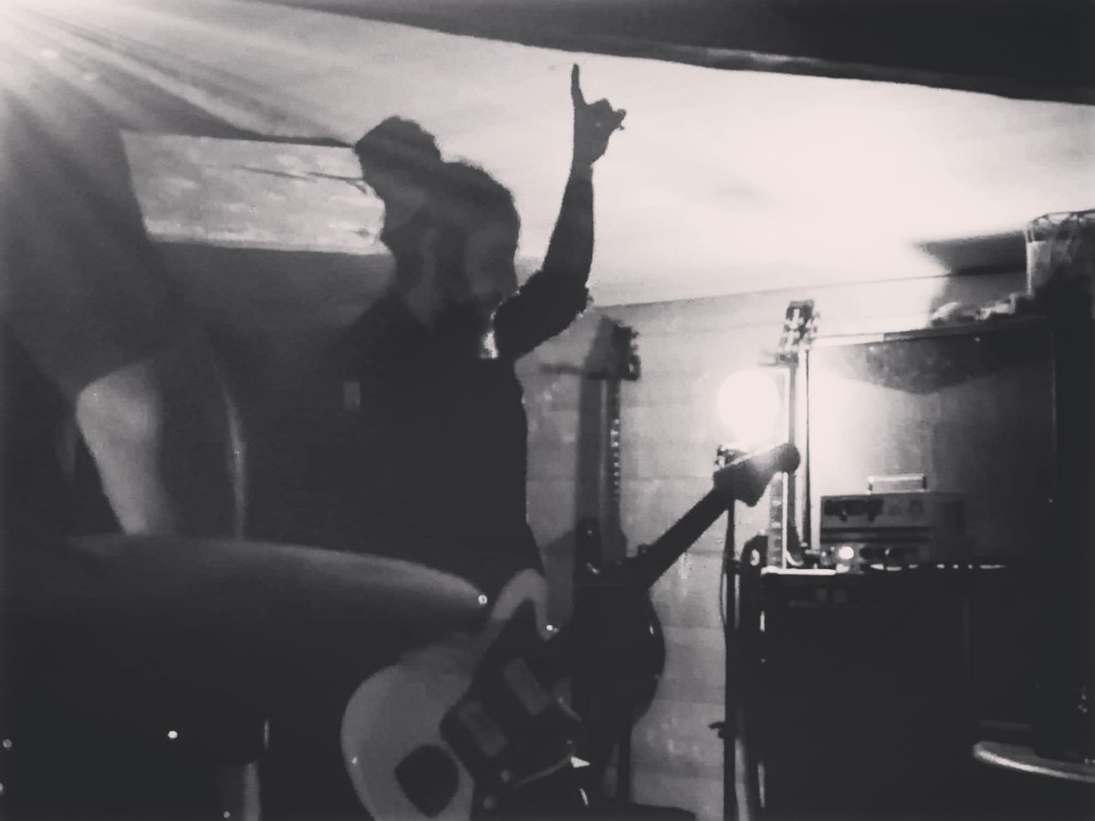 #flyingdeadman #postrock #ambient #blackandwhite 

flyingdeadman.bandcamp.com/album/the-night