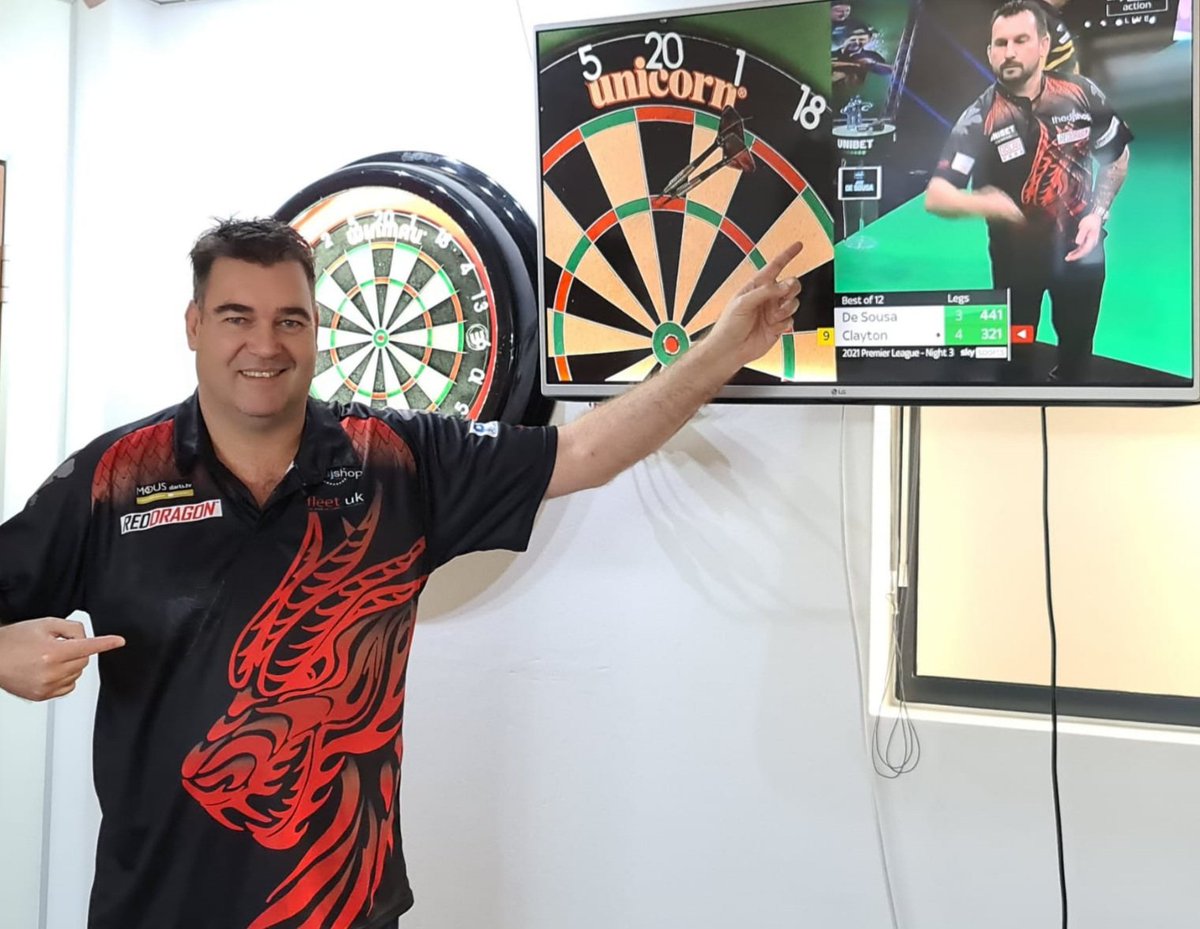 VolcanoSports2's tweet image. What a privilege receiving the a signed match worn shirt of the most inform darts player on the planet at the present moment.🎯
Thank you so much @JonnyClay9. The collection has started.
Thanx @devon_petersen for your hand in this, highly appreciated.