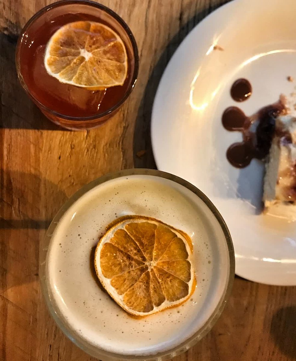 Pasemos la tarde juntos 😉

<a href="/LaVidaEnTapas/">La Vida</a> #Sevillahoy #TDSGastro #TdsActualidad #GastronomiaSevilla #food #foodporn #Seville #tapas #slowfood #Gastro #Cocktails #cafe #tartas #Lugares #LoboLopez #SameSameButDifferent