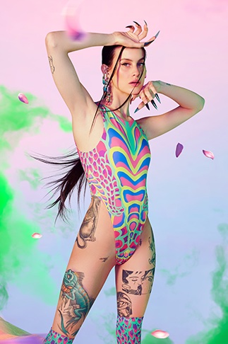 PromostylParis's tweet photo. L’oracle des couleurs 🐍🌸
@desigual present us it’s new collection spring-summer 21, in collaboration with @maria_escote. This collection is about the spirituality, Mind Body and Soul, which are the key words of this collection

#desigual #mariaescote #spirituality #mindbodysoul https://t.co/hRqyQS4xlC