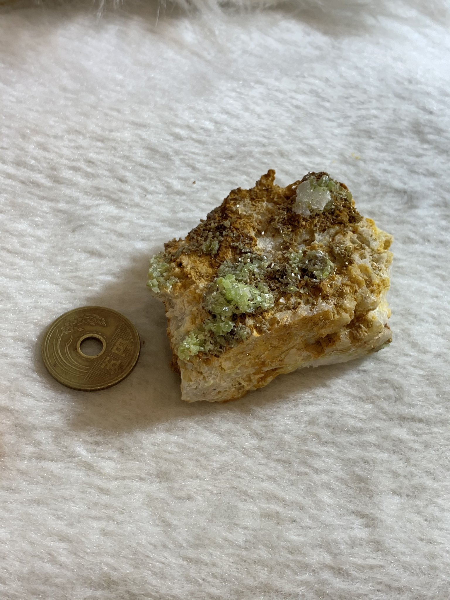 鉛ゴム石 AE-479 天然石 原石 鉱物 鉱石 緑鉛鉱 プルンボグマイト-