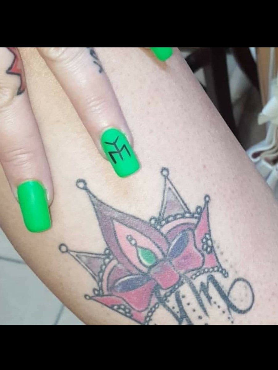 TattedBarbie82's tweet photo. Dont get me wrong Im praying #NickiMinaj wants π to Tour again! i still have my #QueensQuarters Passes lol π π literally idk im still praying I can get #vip #MeetAndGreet I had PIT TICKETS AND #Queen even liked That i did.. I have a Spot just For your signature on my Sleeve https://t.co/gQO3iFr9aD