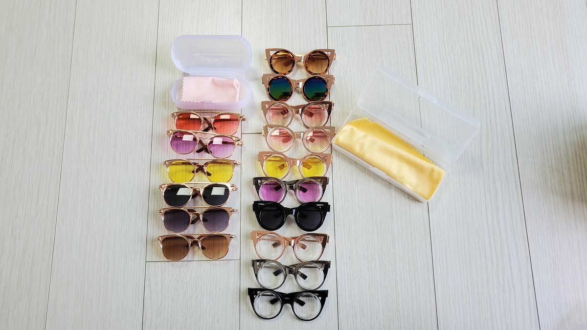 🌸깜짝‼️ 안경 세일🌸

안경 개당5000원 
안경케이스+안경닦이 별도 1000원 
안경 사이즈: 8.5cm
사이즈에 맞는 케이스로 보내드려요.
사진에 있는 안경들 색상은 모두 다른색이에요.

배송은 반값택배 가능하며 반값택배는 1600~1800원
혹씨나 일반 택배 원하실 경우 일반택배 3000원
디엠으로 문의😊