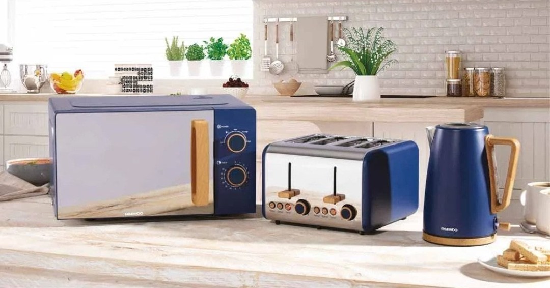 daewoo_uk's tweet photo. Need a new look for your kitchen? Shop our range of kettle &amp; toaster sets from £39.99 and kettle, toaster &amp; microwave sets from £134.99. All with free delivery and a 2 year warranty!

Shop 👉 https://t.co/rNphmb5Bb5 https://t.co/DK2PjwxpSn