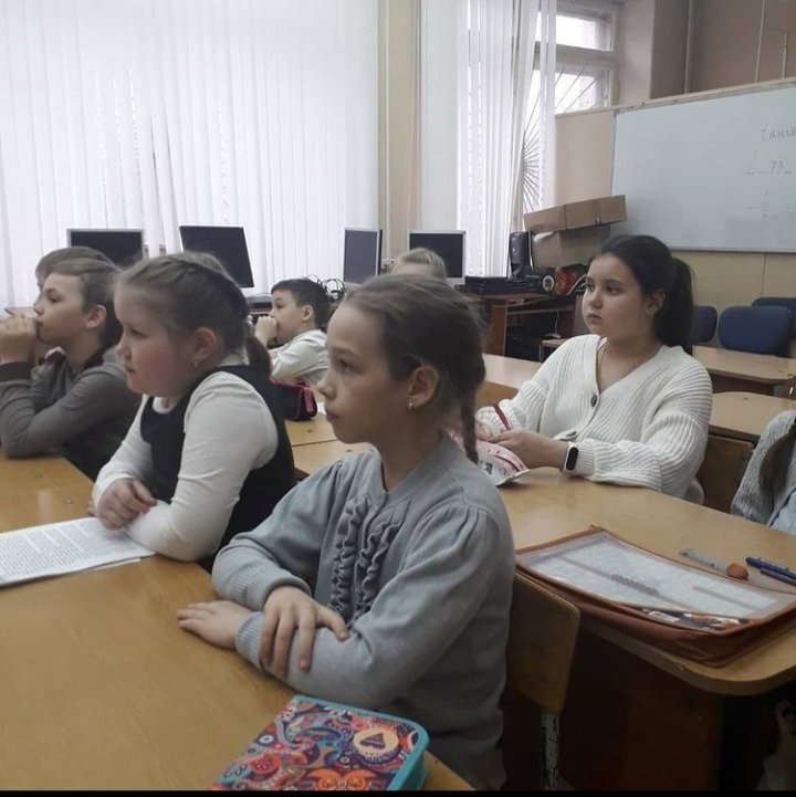 Команда 3 и 4 классов нашей школы принимает участие в конкурсе "Космическое путешествие"