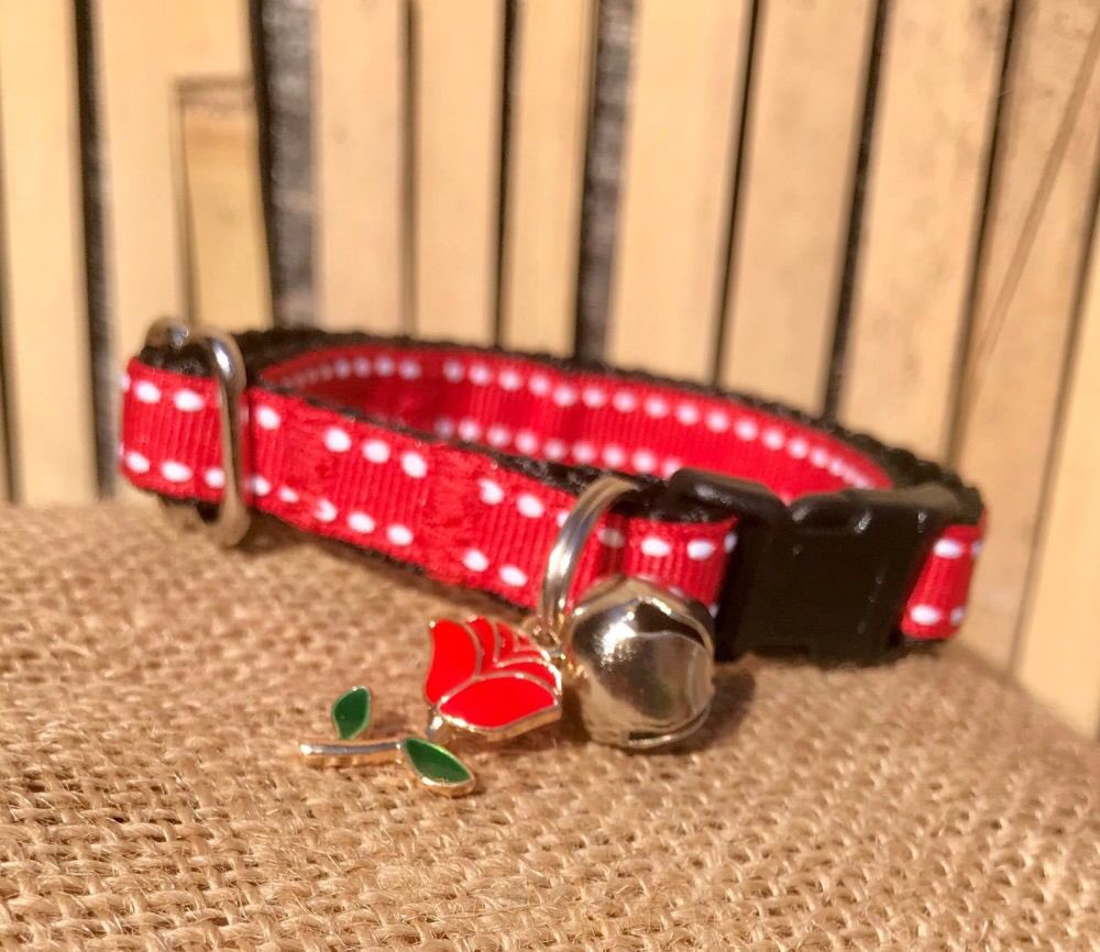 Feeling quite #patriotic at the thought of a #summerofsport 🤞 let’s hope events can go ahead. Here is our #Englishrose #catcollar #englandlegends #olympics #RoseGarden #Tokyo zukiestyle.co.uk/zukiestyleshop… 🌹😺