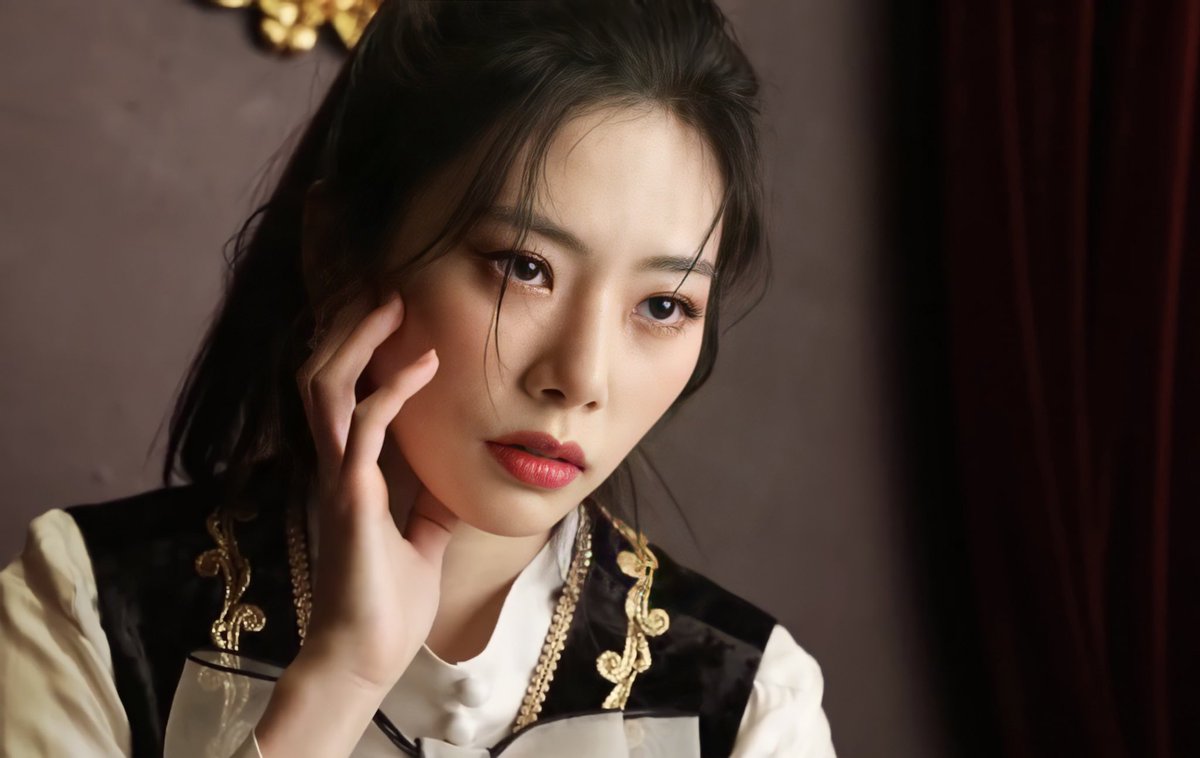 minseulthinker's tweet image. SHE’S A GOD AMONG HUMANS