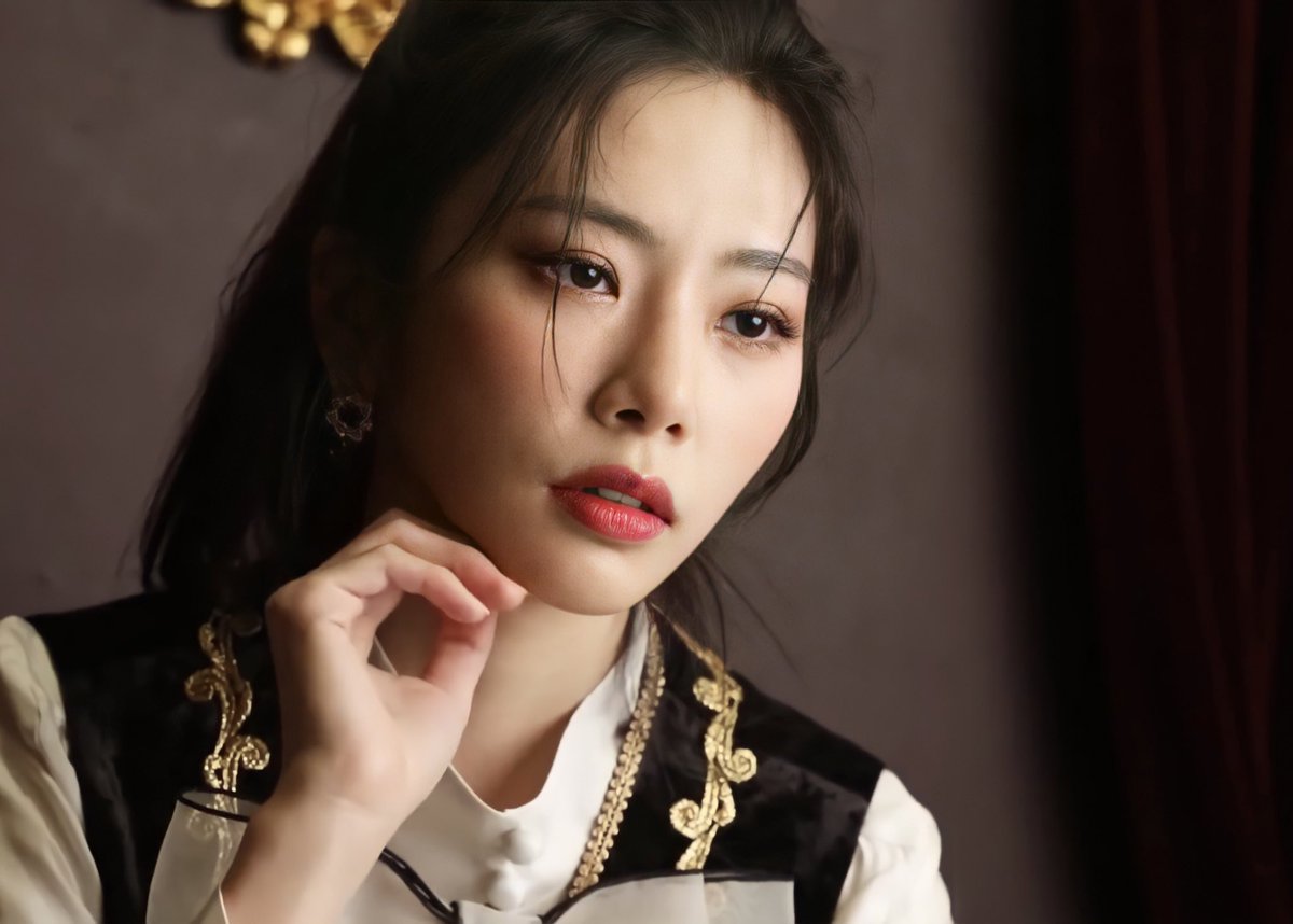 minseulthinker's tweet image. SHE’S A GOD AMONG HUMANS