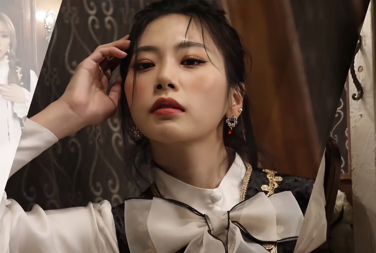 minseulthinker's tweet image. SHE’S A GOD AMONG HUMANS