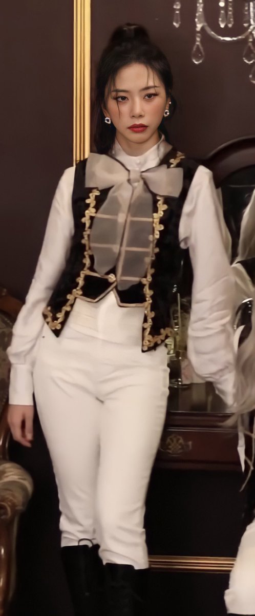 minseulthinker's tweet image. SHE’S A GOD AMONG HUMANS