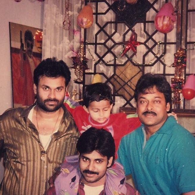 A #FlashbackFriday to this beautiful pic of the MEGA family! 🔥😍

#Chiranjeevi #Nagababu #PawanKalyan #VarunKonidela #Throwback #PowerStar #MegaStar