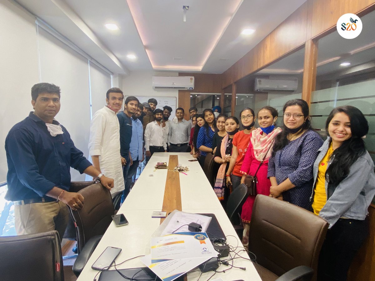 s20classes's tweet image. Celebration on Executive of Commerce Course Batch completion!
#celebration #executiveofcommercecourse #CommerceCourse #Batch #competition #s20classes #ahmedabad