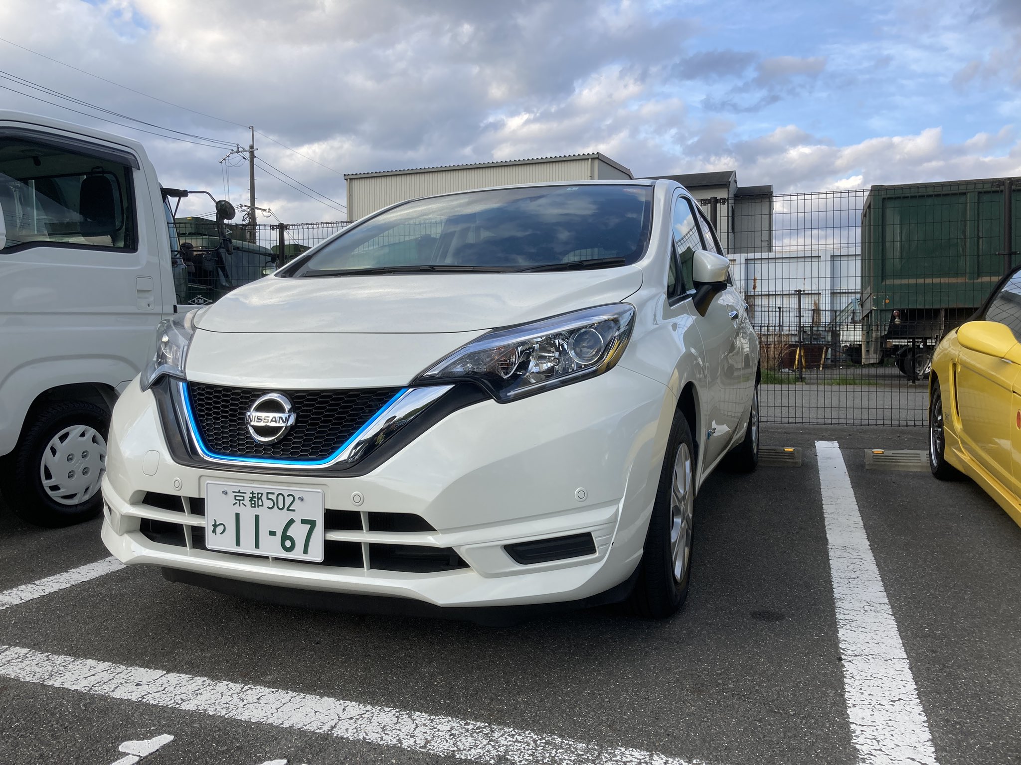 ニコニコレンタカー京都上鳥羽口駅店 明日一気にノートe Powerが 3台デビューします ご予約お待ちしております ついでにnboxも1台デビューです 全部h29ー30年式くらいの新しい目のやつです ニコニコレンタカー T Co T6jsk2ufrc Twitter