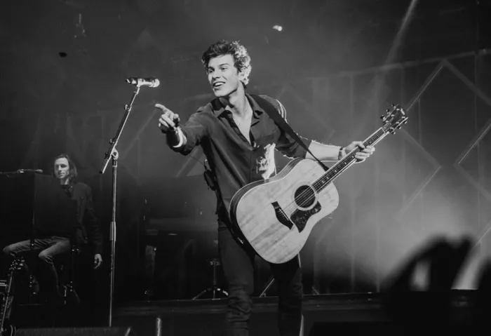 21. I'm backi vote  #CantTakeMyEyesOffYou for  #BestCoverSong for  #iHeartAwards