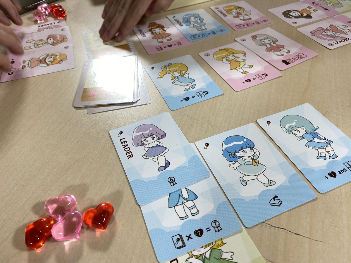 GGGgames_s's tweet photo. 今日は久しぶりの充地ボドゲ会でした〜
最初はゴキブリポーカーめちゃくちゃやりました(写真忘れた)
途中からは別卓でグリムポーカーとトップアイドルメーカーを
どちらも欲しいカードが取られたときの盛り上がりが最高でした！ https://t.co/9CEoo9fRPH