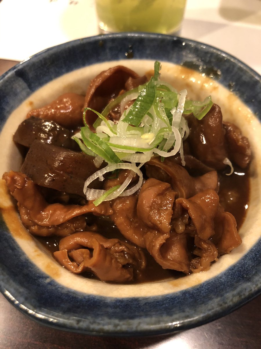 Pi1720's tweet photo. ほう！研修1週目終了〜🙌🏻✨

覚えることたくさんで大変だけど、新しいことを学ぶと不思議と楽しさも出てきて、落ち込む事もあるけど、よし、やるぞって気持ちになる！

でもそれはきっとご飯が美味しいから…🤤笑

あと髪型自由なのかなり嬉しい😍💓 https://t.co/lGlwpStbmR