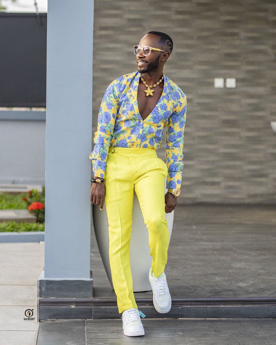 Okyeamekwame's tweet photo. All Friday lovers should drop an emoji.
Am I handsome or what? Write or what and get blocked 😂
Outfit by: @blacknatalcouture
Photography by: @sarboatGH
#MadeinGhana #itsOK #MIG #BornToRap https://t.co/G0zjiDxJ4x