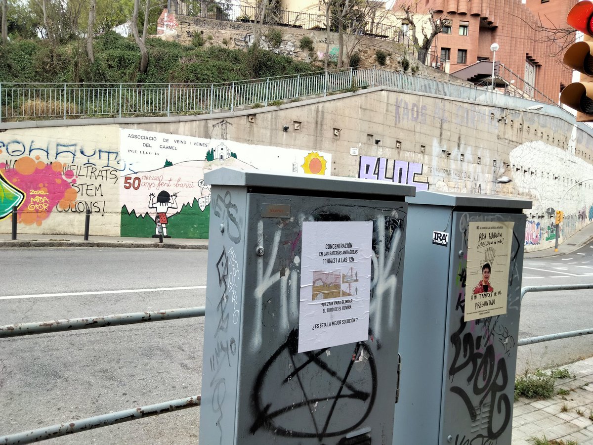 🌼VEÏNES🌼 ens veiem aquest diumenge a les bateries antiaerias ⛰️

🕛A quina hora? A les 12h allà! 
🚇 Bus 22/24 fins el Delícies i 5 mins a peu fins el turó! 

🤏Tenim moltes ganes de trobar-nos i buscar alternatives al tancament💵💵💵