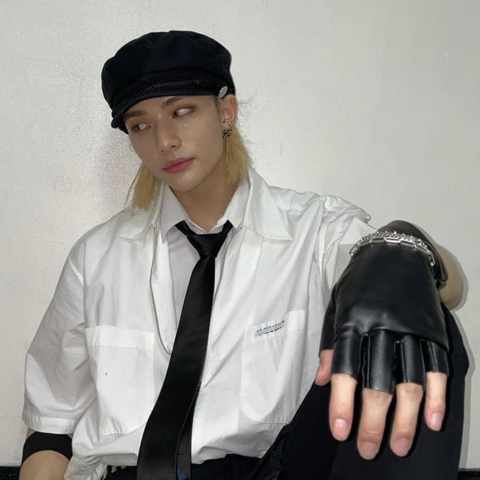 ruel and hyunjin being the same person - a VERY necessary thread