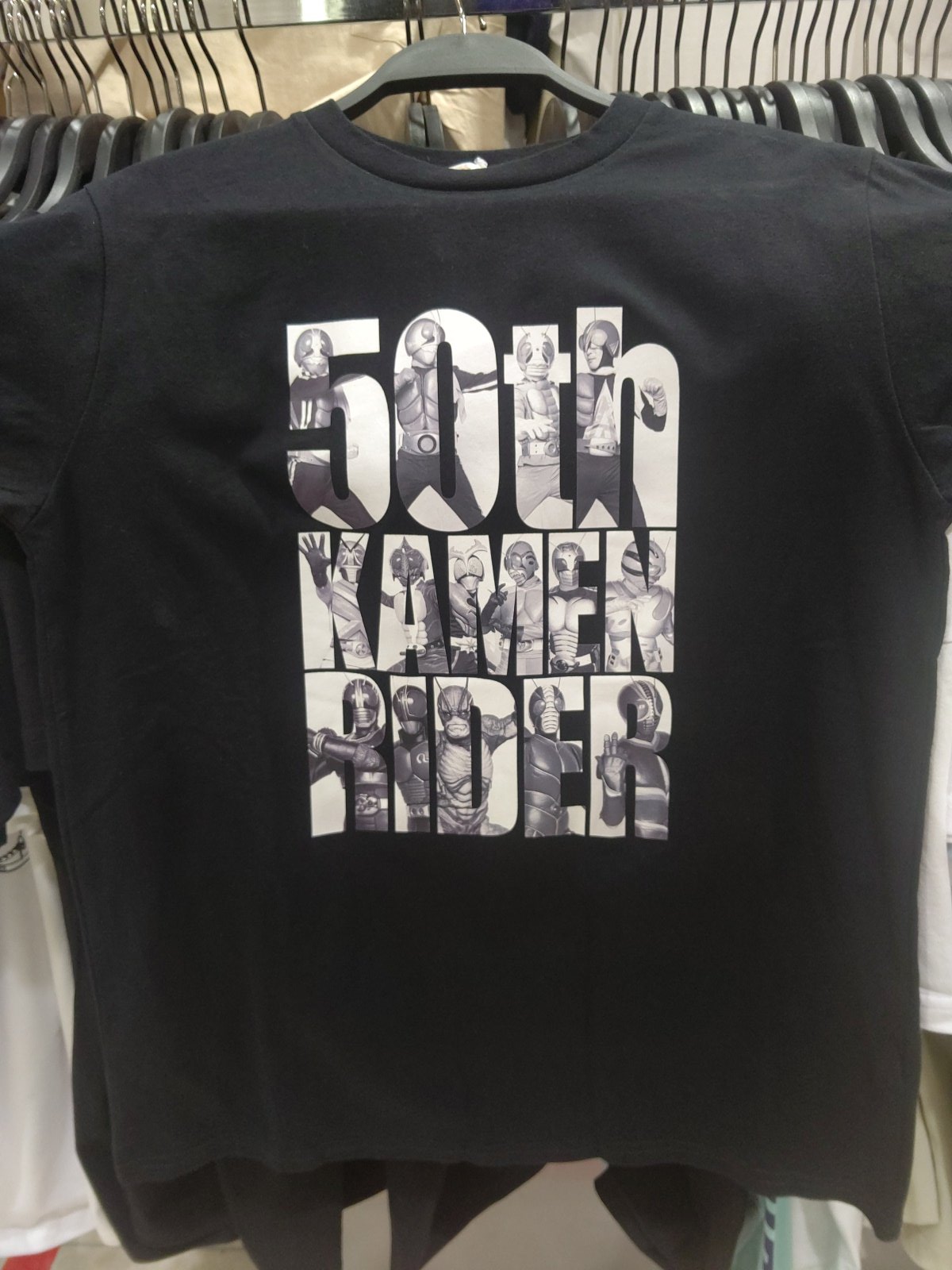 Sao9 En Twitter しまむらの仮面ライダーのtシャツは昭和ライダー中心か ゼンカイジャーtシャツのイラストレーターさんのデフォルメ可愛いのであの方のイラストで平成ライダーお願いしたい 仮面ライダー生誕50周年 Sao9 En Twitter しまむらの仮面ライダーのtシャツは昭和ライダー中心か ゼンカイジャーtシャツのイラストレーターさんのデフォルメ可愛いのであの方のイラストで平成ライダーお願いしたい 仮面ライダー生誕50周年