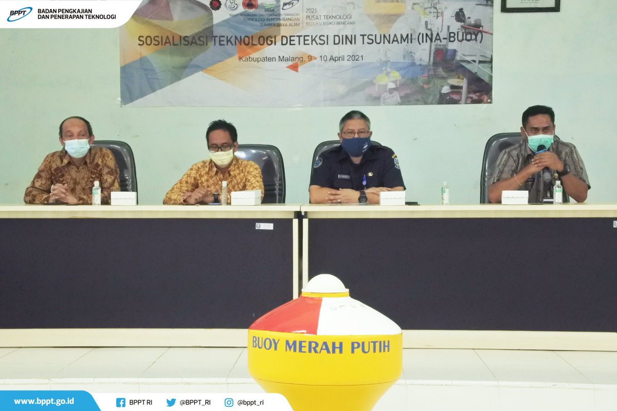 BPPT_RI's tweet image. Assalamualaikum Teknopren! BPPT gelar Sosialisasi Teknologi Deteksi Dini Tsunami InaBuoy di Kabupaten Malang (09/04). Kegiatan ini adalah upaya untuk menjaga InaBuoy dari vandalisme dan dihadiri oleh para nelayan hingga tokoh masyarakat.

#BPPTSolidSmartSpeed
#InovasiIndonesia