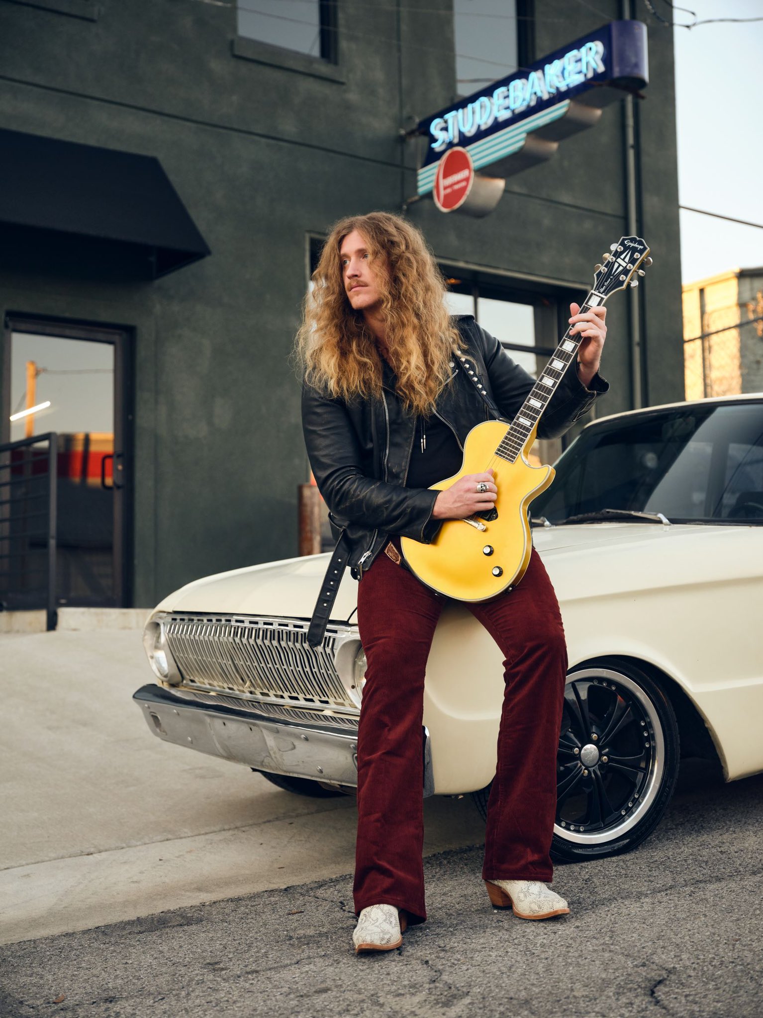 ギブソン ジャパン エピフォンから アメリカのブルースロック ギタリスト ジャレッド ジェイムス ニコルスのシグネチャー モデル Jared James Nichols Gold Glory Les Paul Custom がリリース 詳しくはこちら T Co Xxhxtaezac