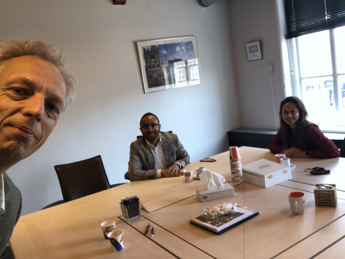 Sjors Fröhlich (@sjorsfrohlich) on Twitter photo Mooi gesprek met directeur <a href="/HenryTimisela/">Henry Timisela</a> van het Moluks Historisch Museum en @sharonsourbag van <a href="/Gem_Amersfoort/">Gemeente Amersfoort</a> over de burgemeestersbrief en de Molukse zaak.
Met aandacht voor het verleden kijken naar de toekomst. #inspiratie Mooi gesprek met directeur <a href="/HenryTimisela/">Henry Timisela</a> van het Moluks Historisch Museum en @sharonsourbag van <a href="/Gem_Amersfoort/">Gemeente Amersfoort</a> over de burgemeestersbrief en de Molukse zaak.
Met aandacht voor het verleden kijken naar de toekomst. #inspiratie