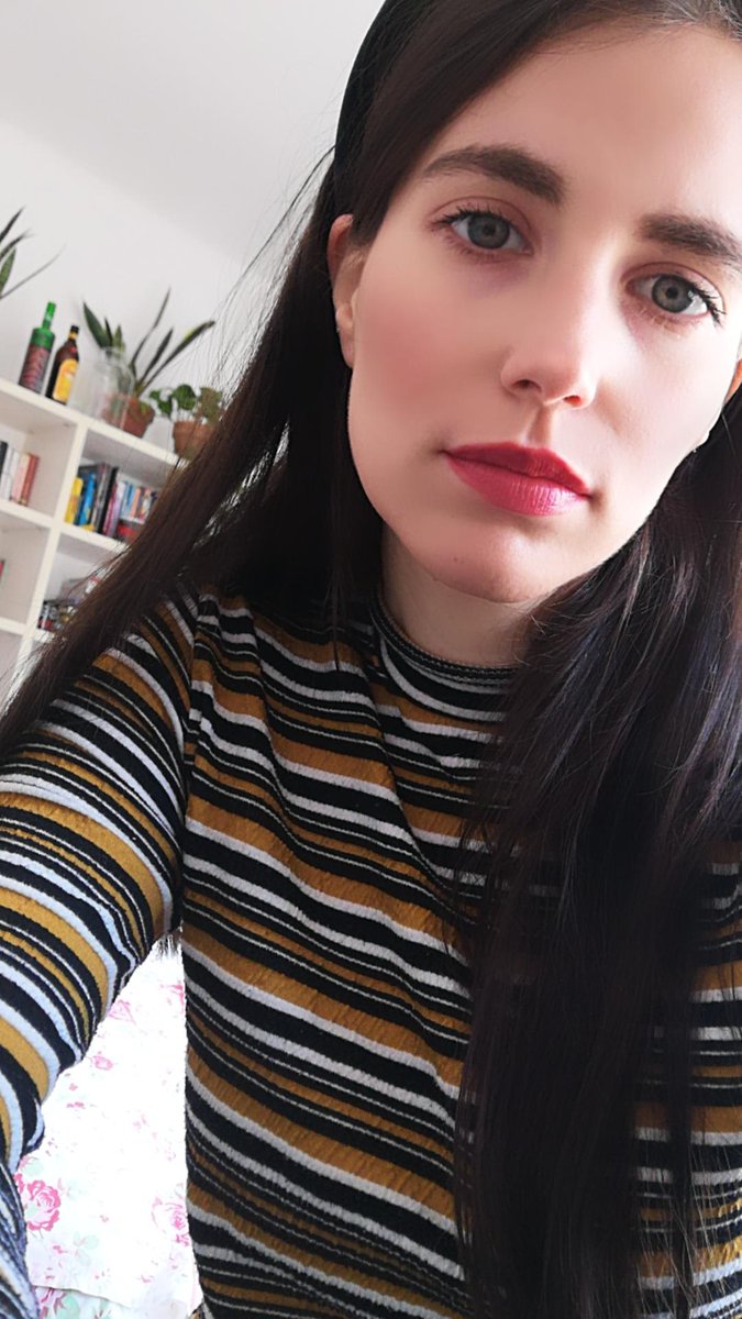 sideshowLukeP's tweet image. Il gatto                     La santa che lo sopporta