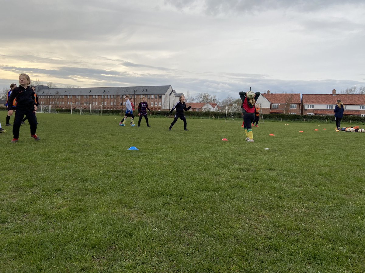 u10_11s's tweet photo. Second week back and the girls loved it. So good to see so many smiles on their faces. Numbers are starting to increase each week. ⚽️💙 #girlsfootball #thisgirlcan https://t.co/wk3g2WrU8k